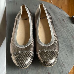 Ladies flats